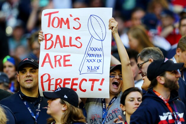 GLENDALE, AZ - FEBRUARY 01:  New England Patriot fans support their team prior to Super Bowl XLIX at University of Phoenix Stadium on February 1, 2015 in Glendale, Arizona.  (Photo by Elsa/Getty Images)