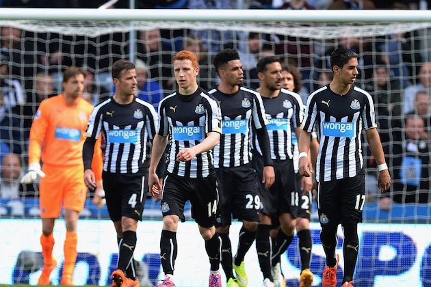 NEWCASTLE UPON TYNE, ENGLAND - MAY 09: Newcastle players look dejected after the opening goal by Victor Anichebe of West Brom during the Barclays Premier League match between Newcastle United and West Bromwich Albion at St James' Park on May 9, 2015 in Newcastle upon Tyne, England.  (Photo by Nigel Roddis/Getty Images)