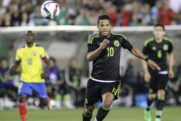 Mexico Giovani Dos Santos (10) in action during a soccer friendly match against Ecuador, March 28, 2015, at Los Angeles Memorial Coliseum in Los Angeles. (AP Photo/Ringo H.W. Chiu)