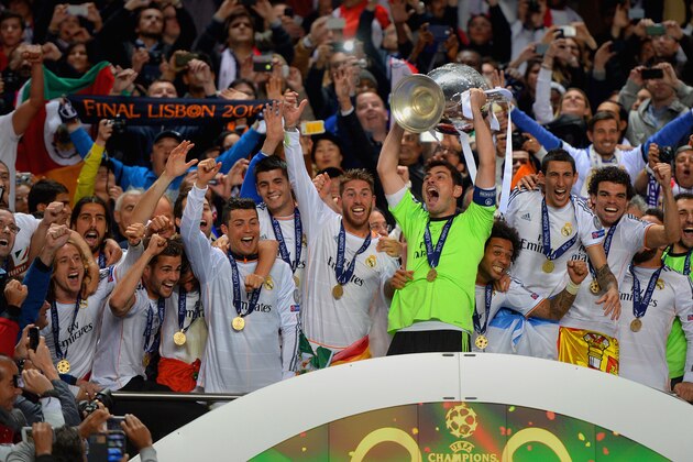 LISBON, PORTUGAL - MAY 24:  Iker Casillas of Real Madrid lifts the Champions League trophy during the UEFA Champions League Final between Real Madrid and Atletico de Madrid at Estadio da Luz on May 24, 2014 in Lisbon, Portugal.  (Photo by Michael Regan/Getty Images)