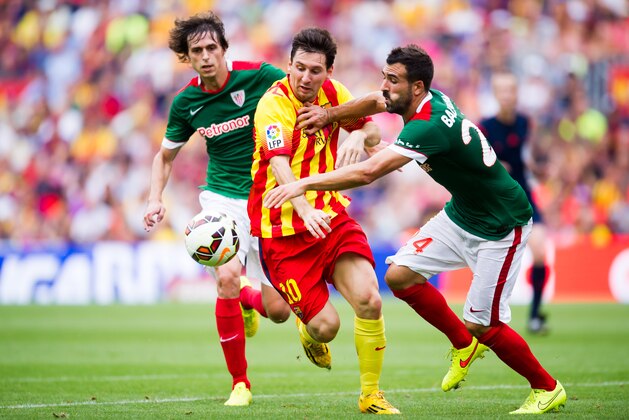 BARCELONA, SPAIN - SEPTEMBER 13: Lionel Messi (C) of FC Barcelona fights for the ball with Ander Iturraspe (L) and Mikel Balenziaga (R) of Athletic Club during the La Liga match between FC Barcelona and Athletic Club at Camp Nou on September 13, 2014 in Barcelona, Spain. (Photo by Alex Caparros/Getty Images)