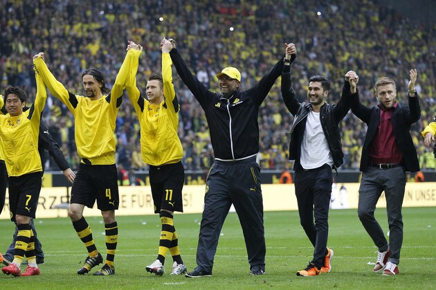 Dortmund's head coach Juergen Klopp , center, celebrates with his team after  the German first division Bundesliga soccer match between BvB Borussia Dortmund  and Werder Bremen in Dortmund, Germany, Saturday, May 23, 2015. (AP Photo/Frank Augstein)