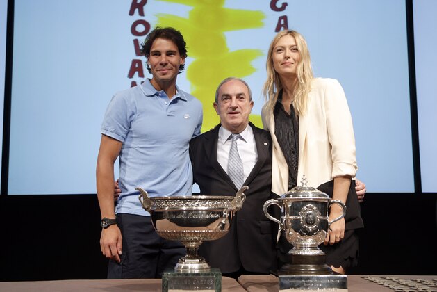 Spain's Rafael Nadal, left, Head of the French Tennis Federation, Jean Gachassin, center, and Russia's Maria Sharapova pose during the draw for the 2013 French Open tennis tournament, at Roland Garros stadium in Paris, Friday May, 24, 2013. (AP Photo/Christophe Ena)