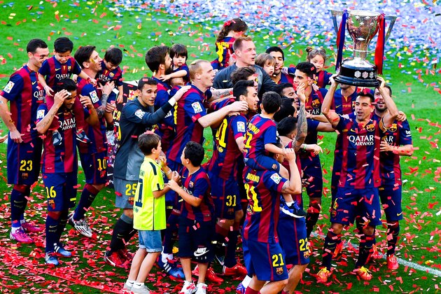 BARCELONA, SPAIN - MAY 23:  FC Barcelona players celebrate with La Liga trophy at the end of the La Liga match between FC Barcelona and RC Deportivo de la Coruna at Camp Nou on May 23, 2015 in Barcelona, Spain.  (Photo by David Ramos/Getty Images)