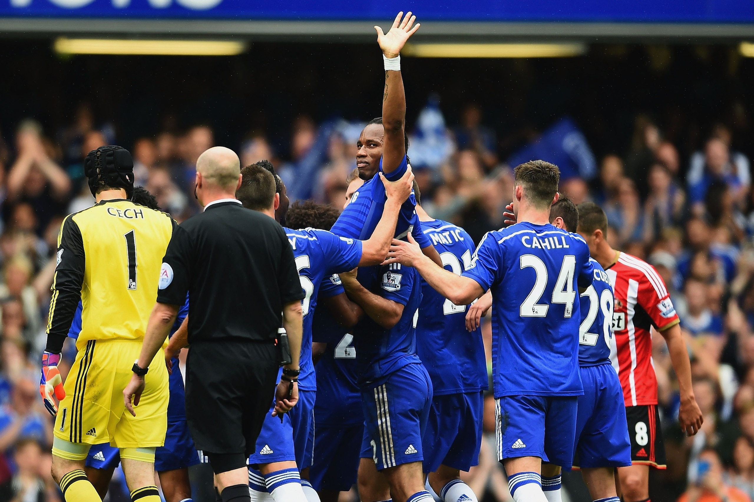 LONDON, ENGLAND - MAY 24:  Didier Drogba of Chelsea is lifted by his team mates as he is substituted during the Barclays Premier League match between Chelsea and Sunderland at Stamford Bridge on May 24, 2015 in London, England.  (Photo by Laurence Griffiths/Getty Images)