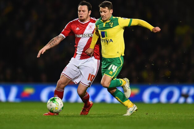 NORWICH, ENGLAND - APRIL 17:  Lee Tomlin of Middlesbrough and Wes Hoolahan of Norwich City battle for the ball during the Sky Bet Championship match between Norwich City and Middlesbrough at Carrow Road on April 17, 2015 in Norwich, England.  (Photo by Tom Dulat/Getty Images)