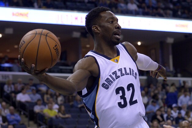 Memphis Grizzlies forward Jeff Green (32) tries to keep the ball inbounds in the first half of an NBA basketball game against the Denver Nuggets Monday, March 16, 2015, in Memphis, Tenn. (AP Photo/Brandon Dill)