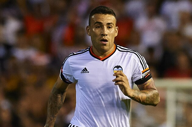 VALENCIA, SPAIN - AUGUST 29:  Nicolas Otamendi of Valencia runs with the ball during the La Liga match between Valencia CF and Malaga CF at Estadi de Mestalla on August 29, 2014 in Valencia, Spain.  (Photo by Manuel Queimadelos Alonso/Getty Images)