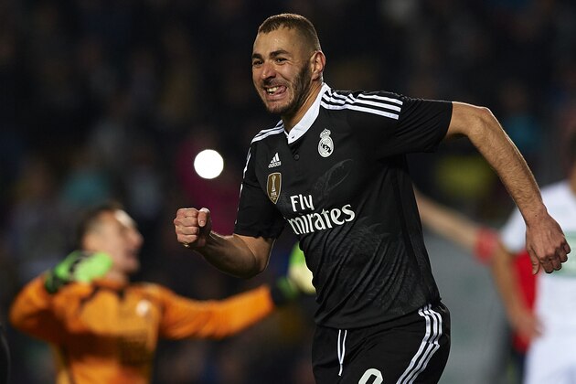 ELCHE, SPAIN - FEBRUARY 22:  Karim Benzema of Real Madrid celebrates after scoring during the La Liga match between Elche FC and Real Madrid at Estadio Manuel Martinez Valero on February 22, 2015 in Elche, Spain.  (Photo by Manuel Queimadelos Alonso/Getty Images)