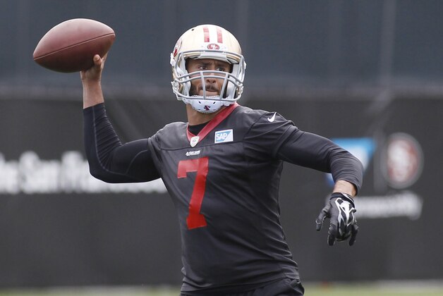San Francisco 49ers quarterback Colin Kaepernick throws the ball during NFL football practice, Thursday, May 21, 2015, in Santa Clara, Calif. (AP Photo/George Nikitin)