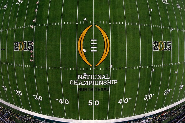 ARLINGTON, TX - JANUARY 12:  The Ohio State Buckeyes kick off to the Oregon Ducks during the College Football Playoff National Championship Game at AT&T Stadium on January 12, 2015 in Arlington, Texas.  (Photo by Tom Pennington/Getty Images)