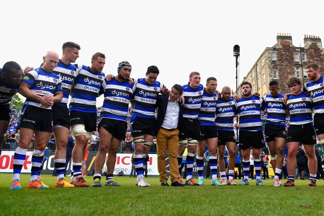 BATH, ENGLAND - MAY 23:  Bath coach Mike Ford and his players celebrates with his players after the Aviva Premiership semi final match between Bath Rugby and Leicester Tigers at Recreation Ground on May 23, 2015 in Bath, England.  (Photo by Stu Forster/Getty Images)