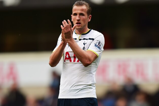 LONDON, ENGLAND - MAY 03:  Harry Kane of Spurs applauds the crowd after the Barclays Premier League match between Tottenham Hotspur and Manchester City at White Hart Lane on May 3, 2015 in London, England.  (Photo by Jamie McDonald/Getty Images)