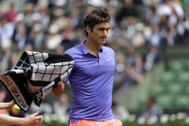Switzerland's Roger Federer  takes a towel as he plays Bosnia and Herzegovina's Damir Dzumhur during their third round match of the French Open tennis tournament at the Roland Garros stadium, Friday, May 29, 2015 in Paris. (AP Photo/Thibault Camus)