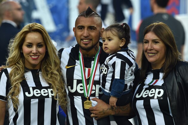 TURIN, ITALY - MAY 23:  Arturo Vidal (C) of Juventus FC celebrates at the end of the Serie A match between Juventus FC and SSC Napoli at Juventus Arena on May 23, 2015 in Turin, Italy.  (Photo by Valerio Pennicino/Getty Images)
