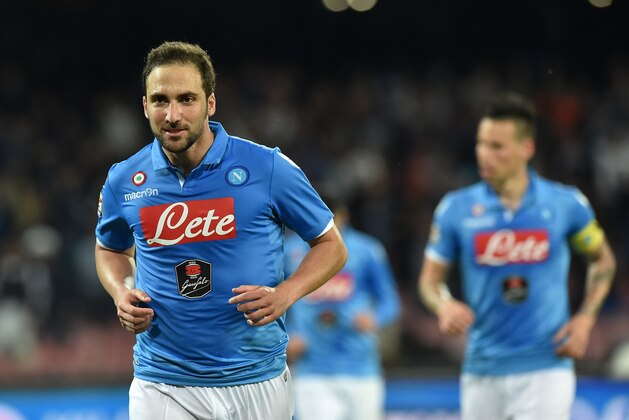 NAPLES, ITALY - MAY 03:  Gonzalo Higuain of Napoli celebrates after scoring the goal 2-0 during the Serie A match between SSC Napoli and AC Milan at Stadio San Paolo on May 3, 2015 in Naples, Italy.  (Photo by Giuseppe Bellini/Getty Images)