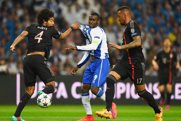 PORTO, PORTUGAL - APRIL 15:  Jackson Martinez of FC Porto battles with Dante (4) and Jerome Boateng of Bayern Muenchen (17) during the UEFA Champions League Quarter Final first leg match between FC Porto and FC Bayern Muenchen at Estadio do Dragao on April 15, 2015 in Porto, Portugal.  (Photo by Mike Hewitt/Getty Images)