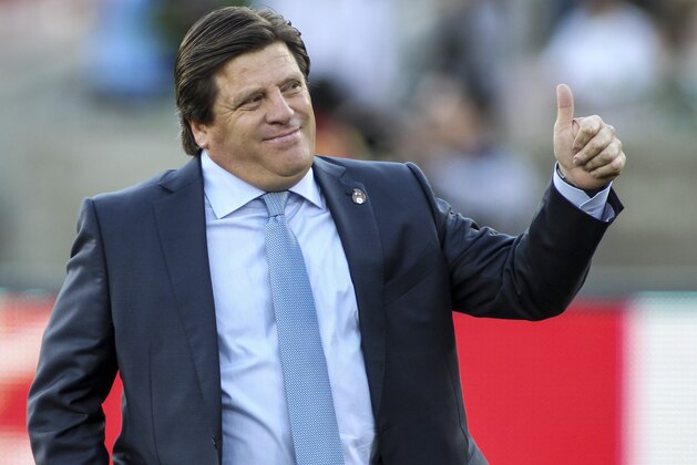 Mexico head coach Miguel Herrera in a soccer friendly match against Ecuador, March 28, 2015, at Los Angeles Memorial Coliseum in Los Angeles. (AP Photo/Ringo H.W. Chiu)