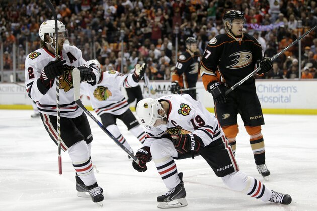 Chicago Blackhawks center Jonathan Toews (19) reacts after scoring a goal against the Anaheim Ducks during the first period in Game 7 of the Western Conference final of the NHL hockey Stanley Cup playoffs in Anaheim, Calif., Saturday, May 30, 2015.  (AP Photo/Jae C. Hong)