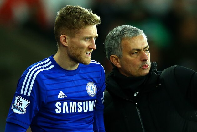 SWANSEA, WALES - JANUARY 17:  Jose Mourinho, manager of Chelsea speaks with Andre Schuerrle of Chelsea as he prepares to gon on during the Barclays Premier League match between Swansea City and Chelsea at Liberty Stadium on January 17, 2015 in Swansea, Wales.  (Photo by Richard Heathcote/Getty Images)