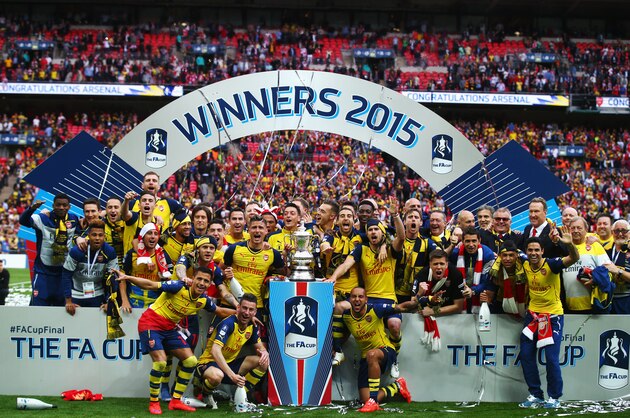 LONDON, ENGLAND - MAY 30:  Arsenal players celebrate with the trophy after the FA Cup Final between Aston Villa and Arsenal at Wembley Stadium on May 30, 2015 in London, England. Arsenal beat Aston Villa 4-0.  (Photo by Clive Rose/Getty Images)