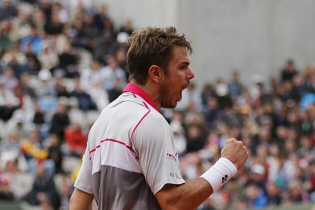 Switzerland's Stan Wawrinka reacts as he plays France's Gilles Simon during their fourth round match of the French Open tennis tournament at the Roland Garros stadium, Sunday, May 31, 2015 in Paris, France. (AP Photo/Christophe Ena)