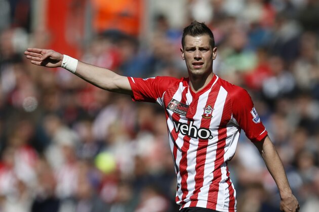 SOUTHAMPTON, ENGLAND - APRIL 11: Morgan Schneiderlin of Southampton gives instructions during the Barclays Premier League match between Southampton and Hull City at St Mary's Stadium on April 11, 2015 in Southampton, England. (Photo by Steve Bardens/Getty Images)