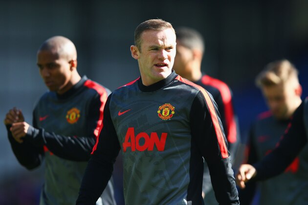 LONDON, ENGLAND - MAY 09:  Wayne Rooney of Manchester United warms up with team mates prior to during the Barclays Premier League match between Crystal Palace and Manchester United at Selhurst Park on May 9, 2015 in London, England.  (Photo by Ian Walton/Getty Images)