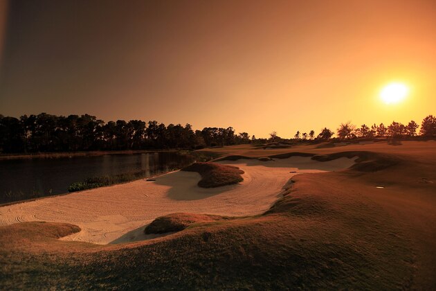BRADENTON, FL - MARCH 18:  The par 5, 17th hole at the Concession Golf Club on March 18, 2010 in Bradenton, Florida.  (Photo by David Cannon/Getty Images)