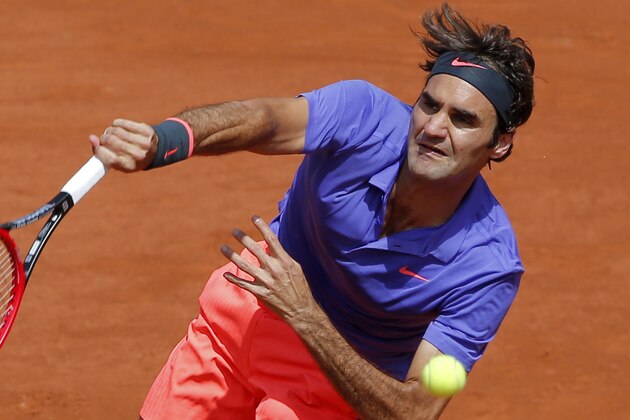 Switzerland's Roger Federer returns the ball to France's Gael Monfils during their fourth round match of the French Open tennis tournament at the Roland Garros stadium, Monday, June 1, 2015 in Paris.  (AP Photo/Christophe Ena)