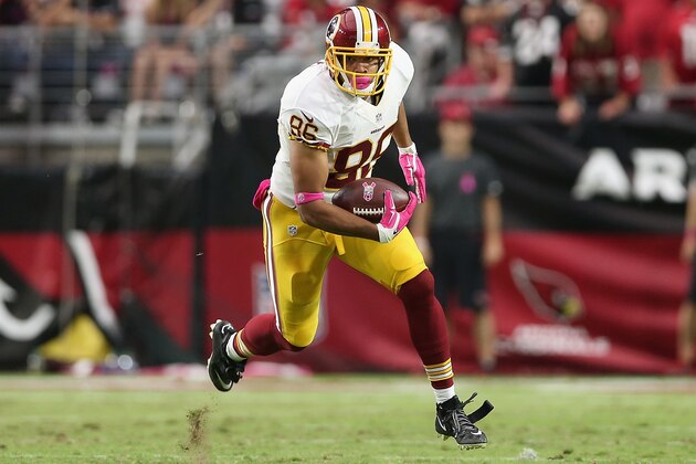 GLENDALE, AZ - OCTOBER 12:  Tight end Jordan Reed #86 of the Washington Redskins runs with the football against the Arizona Cardinals during the NFL game at the University of Phoenix Stadium on October 12, 2014 in Glendale, Arizona. The Cardinals defeated the Redskins 30-20.  (Photo by Christian Petersen/Getty Images)