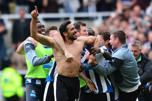 NEWCASTLE UPON TYNE, ENGLAND - MAY 24:  Jonas Gutierrez of Newcastle United celebrates scoring his team's second goal with his team mates during the Barclays Premier League match between Newcastle United and West Ham United at St James' Park on May 24, 2015 in Newcastle upon Tyne, England.  (Photo by Mark Runnacles/Getty Images)