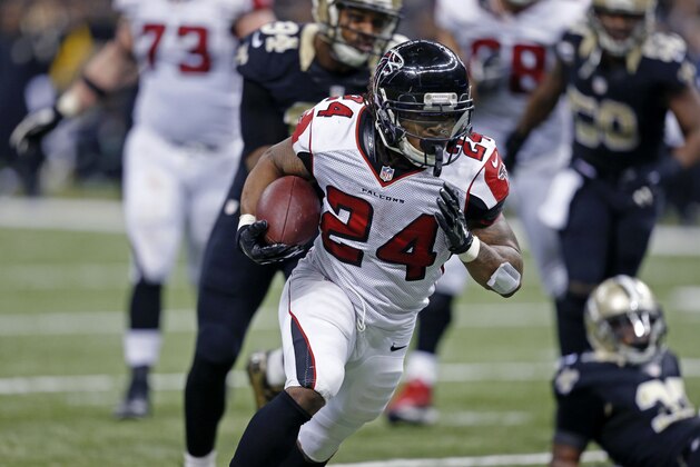 Atlanta Falcons running back Devonta Freeman (24) carries for a touchdown in the second half of an NFL football game against the New Orleans Saints in New Orleans, Sunday, Dec. 21, 2014. (AP Photo/Rogelio Solis)