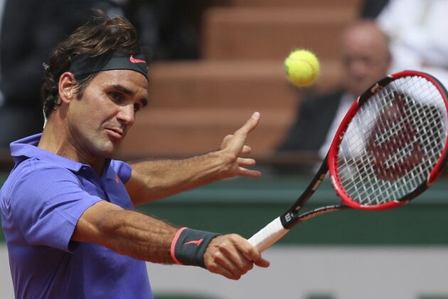Switzerland's Roger Federer returns the ball to France's Gael Monfils during their fourth round match of the French Open tennis tournament at the Roland Garros stadium, Monday, June 1, 2015 in Paris. Federer won 6-3, 4-6, 6-4, 6-1. (AP Photo/David Vincent)