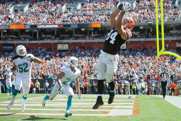 CLEVELAND, OH - SEPTEMBER 8: Line backer Philip Wheeler #52 and cornerback Brent Grimes #21 of the Miami Dolphins watch as tight end Jordan Cameron #84 of the Cleveland Browns catches a touchdown reception during the first half at First Energy Stadium on September 8, 2013 in Cleveland, Ohio. (Photo by Jason Miller/Getty Images)
