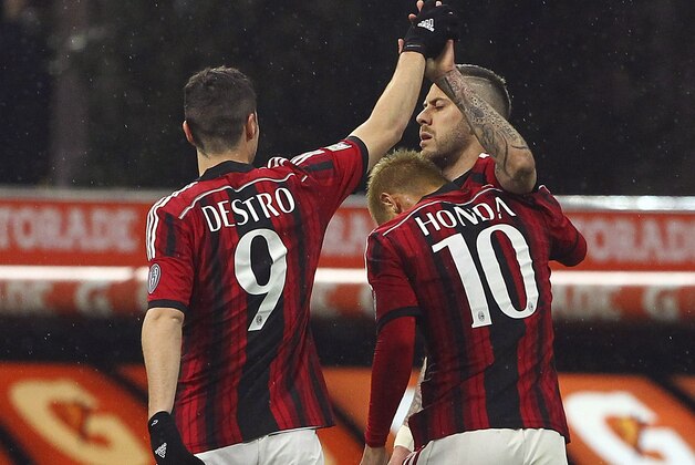 MILAN, ITALY - MARCH 21:  Jeremy Menez (R) of AC Milan celebrates with his team mates Keisuke Honda (C) and Mattia Destro (L) after scoring the opening goal during the Serie A match between AC Milan and Cagliari Calcio at Stadio Giuseppe Meazza on March 21, 2015 in Milan, Italy.  (Photo by Marco Luzzani/Getty Images)