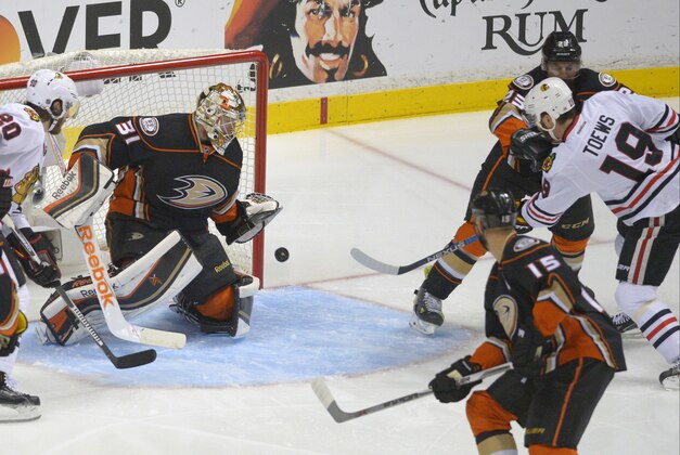 Chicago Blackhawks center Jonathan Toews, right, scores past Anaheim Ducks goalie Frederik Andersen during the first period in Game 7 of the Western Conference final of the NHL hockey Stanley Cup playoffs in Anaheim, Calif., Saturday, May 30, 2015.  (AP Photo/Mark J. Terrill)