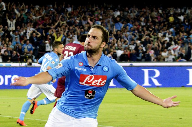 Napoli's Gonzalo Higuaín celebrates after scoring during a Serie A soccer match between Napoli and Lazio, at the San Paolo stadium in Naples, Italy, Sunday, May 31, 2015 . (AP Photo/Salvatore Laporta)
