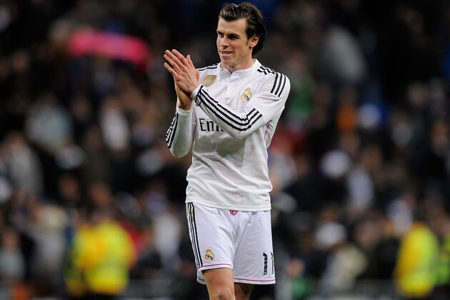 MADRID, SPAIN - FEBRUARY 15:  Gareth Bale of Real Madrid applauds at the end of the La Liga match between Real Madrid CF and RC Deportivo La Coruna at Estadio Santiago Bernabeu on February 15, 2015 in Madrid, Spain.  (Photo by Denis Doyle/Getty Images)