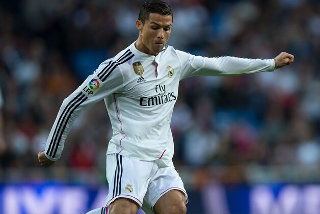 MADRID, SPAIN - APRIL 18: Cristiano Ronaldo of Real Madrid CF strikes the ball during the La Liga match between Real Madrid CF and Malaga CF at Estadio Santiago Bernabeu on April 18, 2015 in Madrid, Spain.  (Photo by Gonzalo Arroyo Moreno/Getty Images)