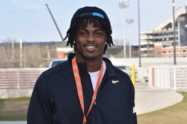 Florida 4-star dual-threat quarterback Ervin "Woody" Barrett verbally committed to Auburn Wednesday afternoon.
