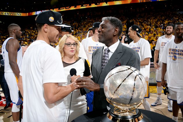 OAKLAND, CA - MAY 27: Al Attles and Stephen Curry #30 of the Golden State Warriors shake hands after a game against the Houston Rockets in Game Five of the Western Conference Finals during the 2015 NBA Playoffs on May 27, 2015 at ORACLE Arena in Oakland, California. NOTE TO USER: User expressly acknowledges and agrees that, by downloading and or using this Photograph, user is consenting to the terms and conditions of the Getty Images License Agreement. Mandatory Copyright Notice: Copyright 2015 NBAE (Photo by Andrew D. Bernstein/NBAE via Getty Images)