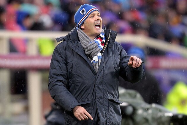 FLORENCE, ITALY - APRIL 04: Sinisa Mihajlovic manager of UC Sampdoria shouts instructions to his players during the Serie A match between ACF Fiorentina and UC Sampdoria at Stadio Artemio Franchi on April 4, 2015 in Florence, Italy.  (Photo by Gabriele Maltinti/Getty Images)