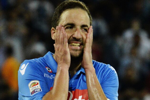 Napoli's Gonzalo Higuaín reacts after failing to score on a penalty kick during a Serie A soccer match between Napoli and Lazio, at the San Paolo stadium in Naples, Italy, Sunday, May 31, 2015 . (AP Photo/Salvatore Laporta)