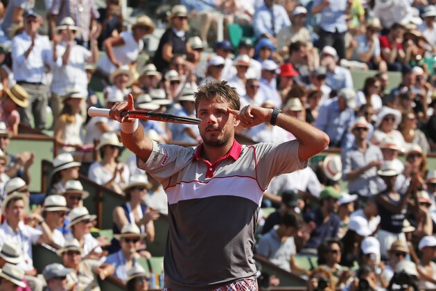 Switzerland's Stan Wawrinka celebrates winning the semifinal match of the French Open tennis tournament against France's Jo-Wilfried Tsonga in four sets 6-3, 6-7, 7-6, 6-4, at the Roland Garros stadium, in Paris, France, Friday, June 5, 2015. (AP Photo/Michel Euler)
