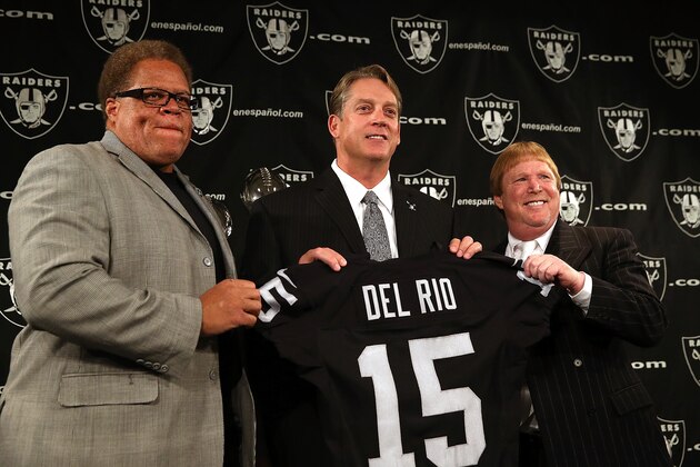 ALAMEDA, CA - JANUARY 16:  Oakland Raiders new head coach Jack Del Rio (C) holds a jersey as he poses for a photograph with Raiders general manager Reggie McKenzie (L) and Raiders owner Mark Davis (R) during a news conference on January 16, 2015 in Alameda, California. The Oakland Raiders announced the hiring of Jack Del Rio as their new head coach.  (Photo by Justin Sullivan/Getty Images)