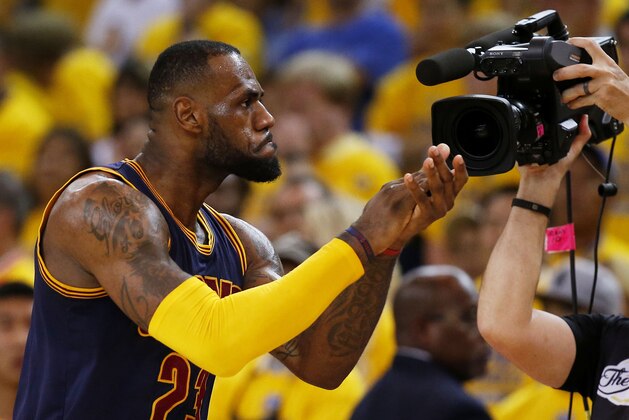 OAKLAND, CA - JUNE 07:  LeBron James #23 of the Cleveland Cavaliers celebrates in the fourth quarter against the Golden State Warriors during Game Two of the 2015 NBA Finals at ORACLE Arena on June 7, 2015 in Oakland, California. NOTE TO USER: User expressly acknowledges and agrees that, by downloading and or using this photograph, user is consenting to the terms and conditions of Getty Images License Agreement.  (Photo by Ezra Shaw/Getty Images)