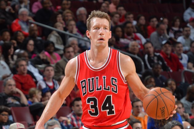 PHILADELPHIA,PA - MARCH 11: Mike Dunleavy #34 of the Chicago Bulls dribbles up the court against the Philadelphia 76ers at Wells Fargo Center on March 11, 2015 in Philadelphia, Pennsylvania NOTE TO USER: User expressly acknowledges and agrees that, by downloading and/or using this Photograph, user is consenting to the terms and conditions of the Getty Images License Agreement. Mandatory Copyright Notice: Copyright 2015 NBAE (Photo by Jesse D. Garrabrant/NBAE via Getty Images)
