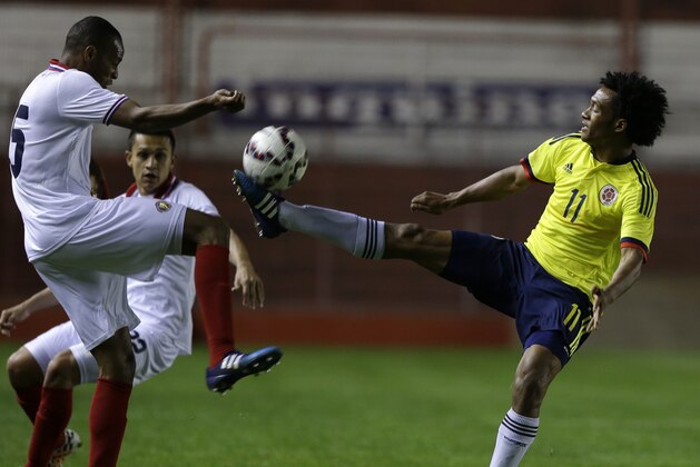 Juan Cuadrado of Colombia kicks the ball against Junior Diaz of Costa Rica, during a friendly soccer match in Buenos Aires, Argentina, Saturday, June 6, 2015.(AP Photo/Natacha Pisarenko)