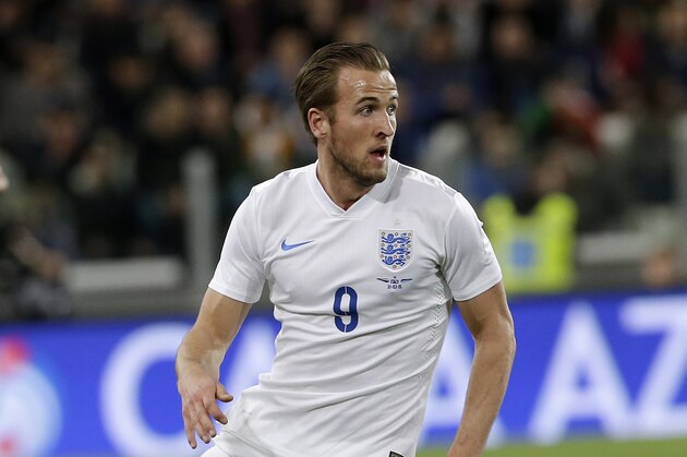 England's Harry Kane controls the ball during the international friendly soccer match between Italy and England, at the Juventus stadium in Turin, Italy, Tuesday, March 31, 2015. (AP Photo/Antonio Calanni)